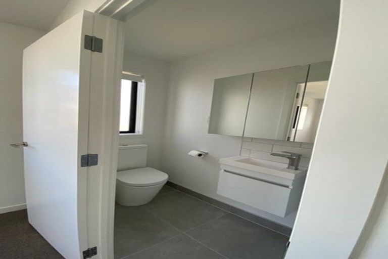 Photo of property in 2/5 Brandon Road, Glen Eden, Auckland, 0602