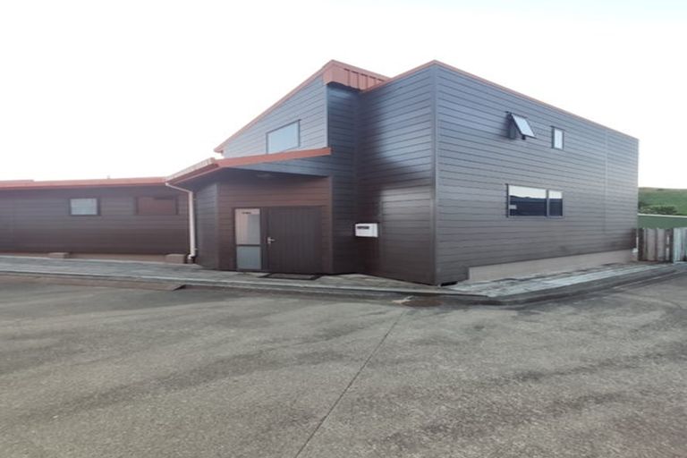 Photo of property in 14c Domanski Crescent, Owhiro Bay, Wellington, 6023