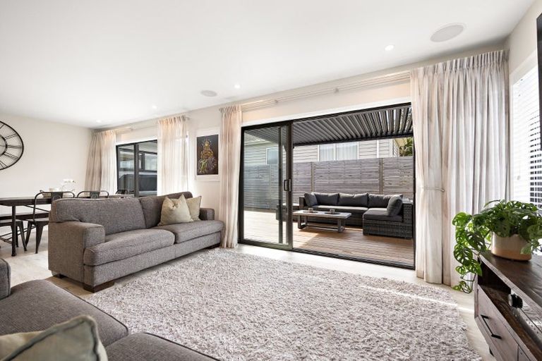 Photo of property in 60 Matua Road, Huapai, Kumeu, 0810