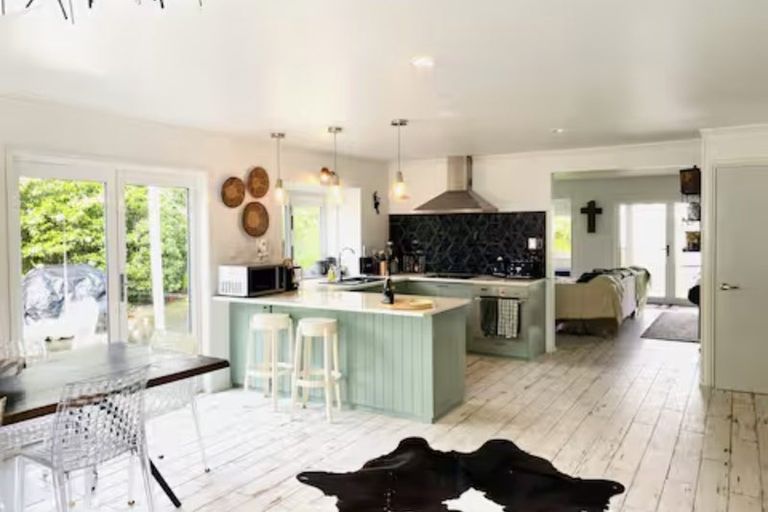 Photo of property in 837a Whangaparaoa Road, Manly, Whangaparaoa, 0930