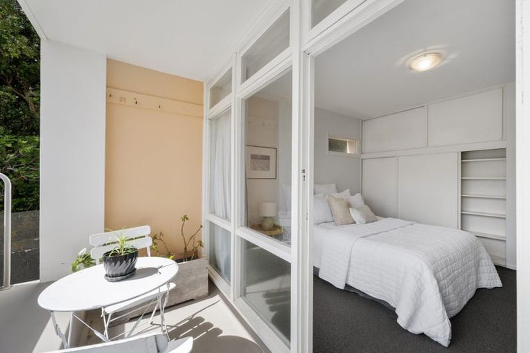 Photo of property in 10/4 Claremont Grove, Mount Victoria, Wellington, 6011