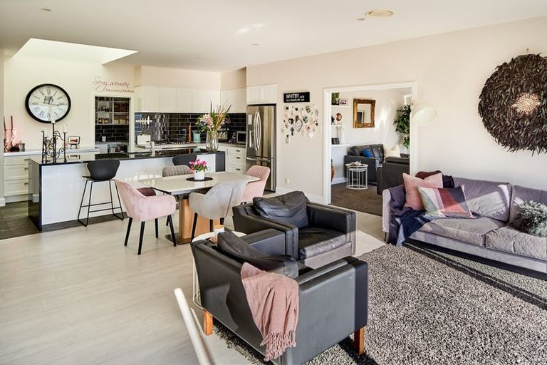 Photo of property in 10 Madeira Close, Whitby, Porirua, 5024