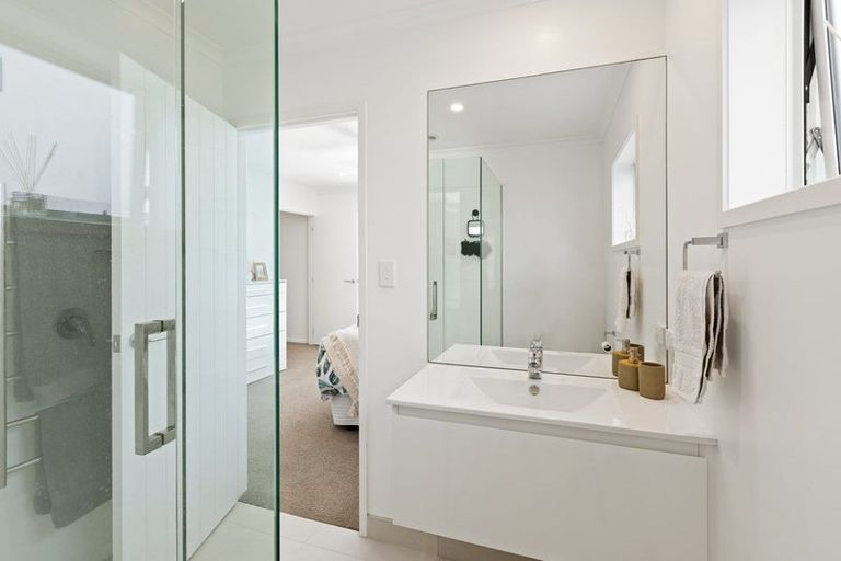 Photo of property in 25a Elizabeth Street, Orewa, 0931