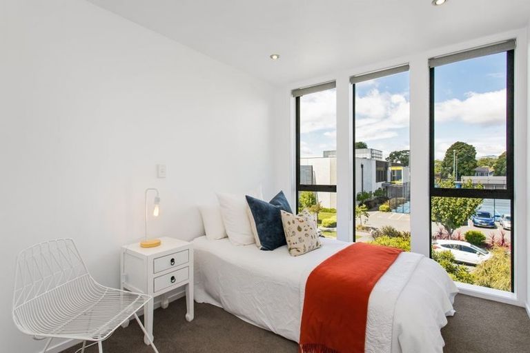 Photo of property in 3 Merivale Lane, Merivale, Christchurch, 8014