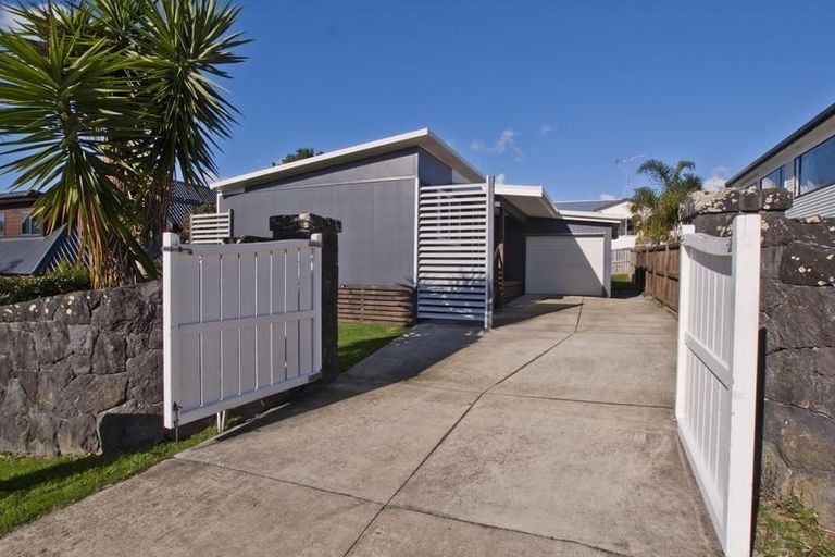 Photo of property in 15a Sea View Terrace, Cockle Bay, Auckland, 2014