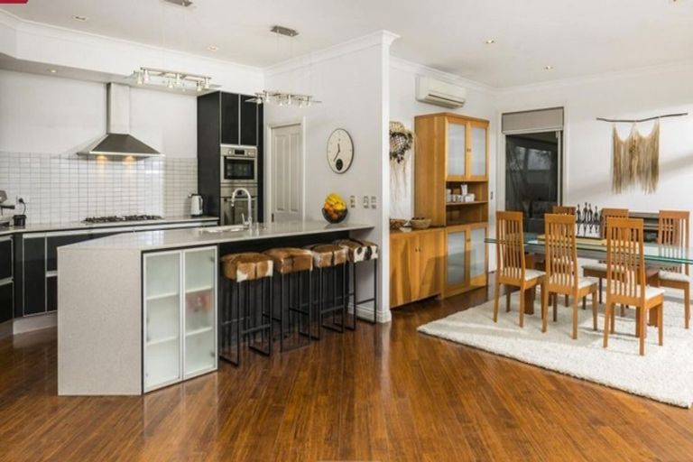 Photo of property in 2 Oscar Road, Greenhithe, Auckland, 0632