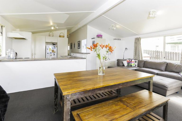 Photo of property in 21 Denarius Lane, Glendene, Auckland, 0602