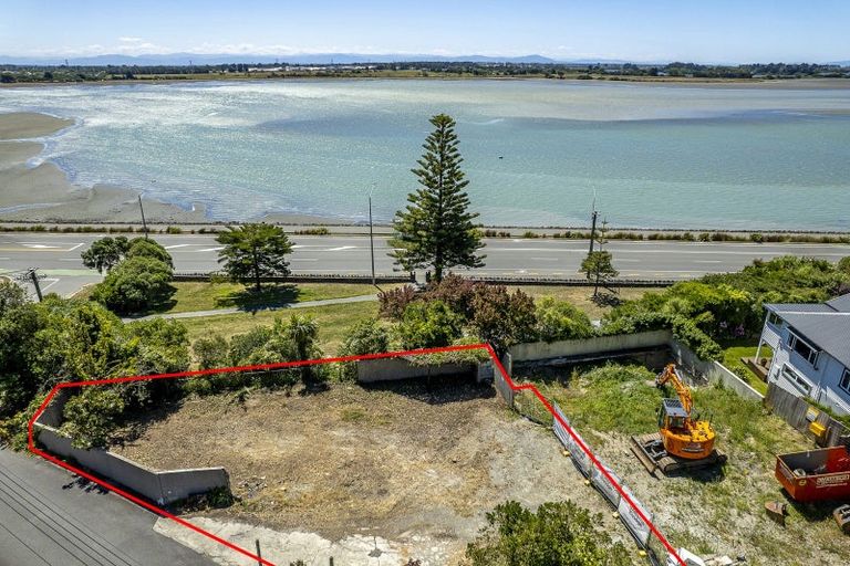 Photo of property in 1/1 The Brae, Mount Pleasant, Christchurch, 8081