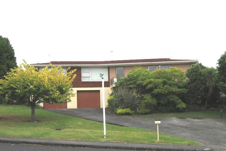 Photo of property in 16 Manhattan Heights, Glendene, Auckland, 0602