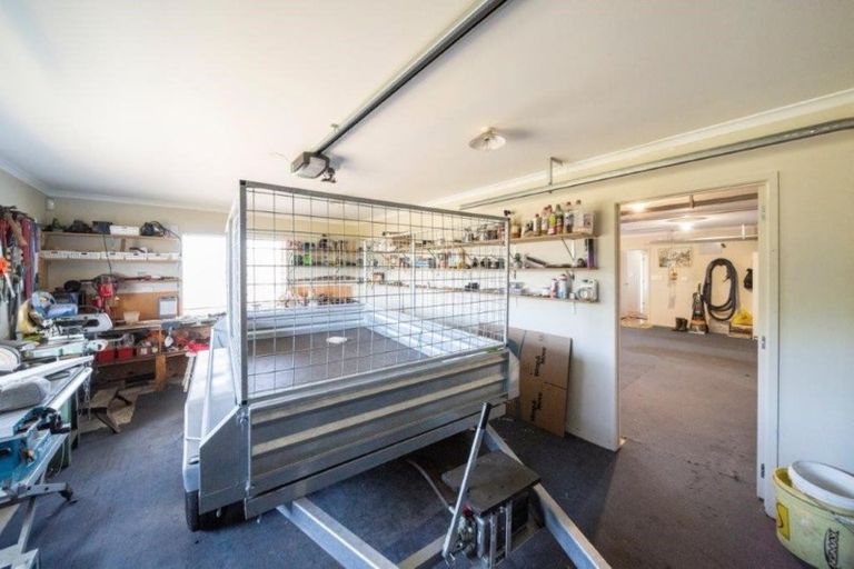 Photo of property in 303 Glover Road, Hawera, 4675