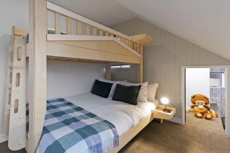 Photo of property in 10 Peregrine Place, Queenstown, 9300