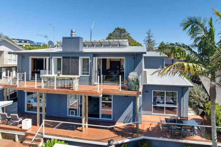 Photo of property in 282 Glamorgan Drive, Northcross, Auckland, 0630