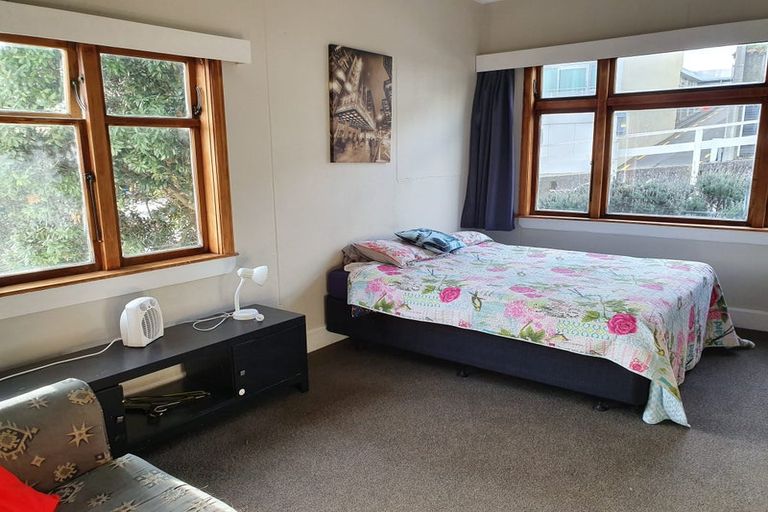Photo of property in 60 Roxburgh Street, Mount Victoria, Wellington, 6011