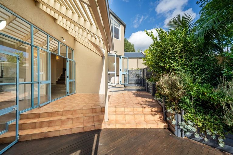 Photo of property in 11 Wilmington Place, Forrest Hill, Auckland, 0620