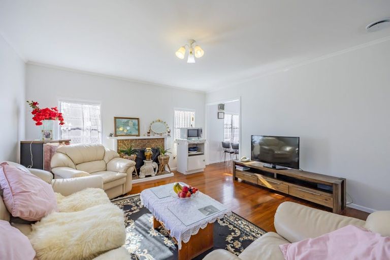 Photo of property in 21 View Road, Glenfield, Auckland, 0627