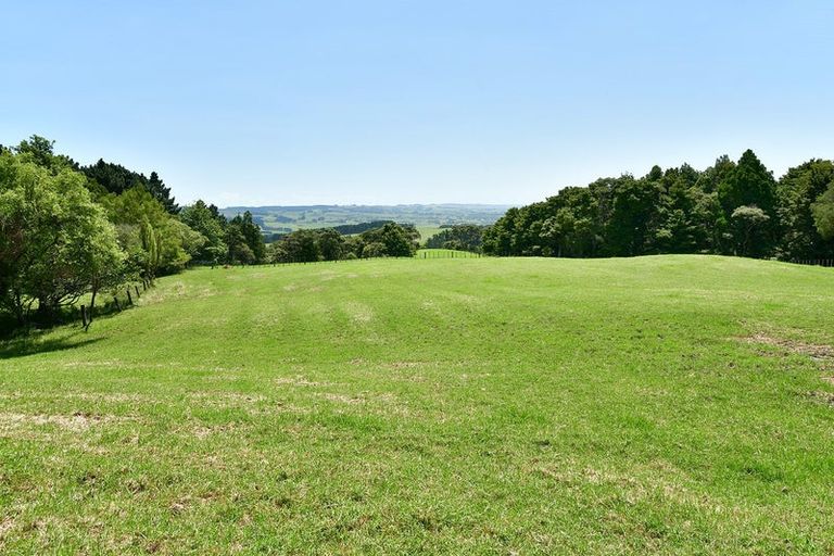 Photo of property in 379 Kiwitahi Road, Helensville, 0875
