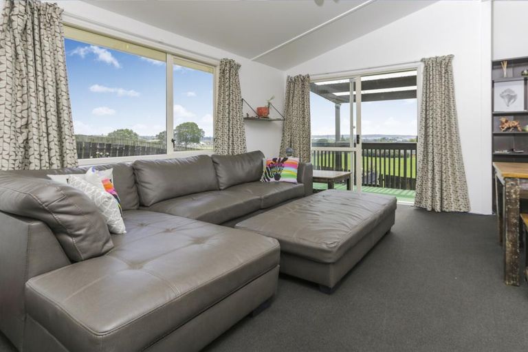 Photo of property in 21 Denarius Lane, Glendene, Auckland, 0602