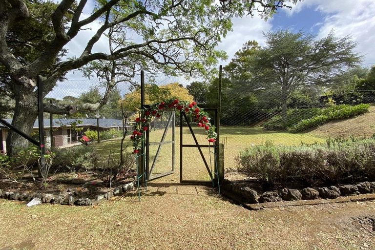 Photo of property in 69 Pupuke Road, Birkenhead, Auckland, 0627