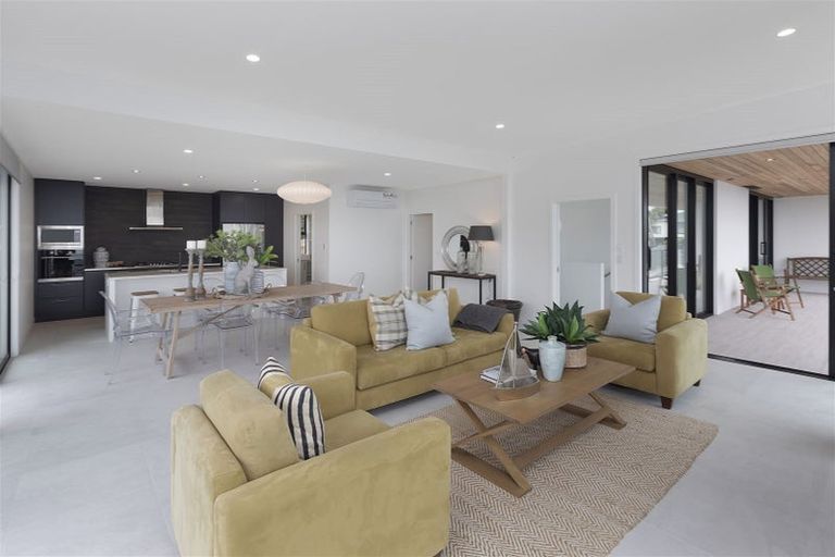 Photo of property in 73 Moncks Spur Road, Redcliffs, Christchurch, 8081