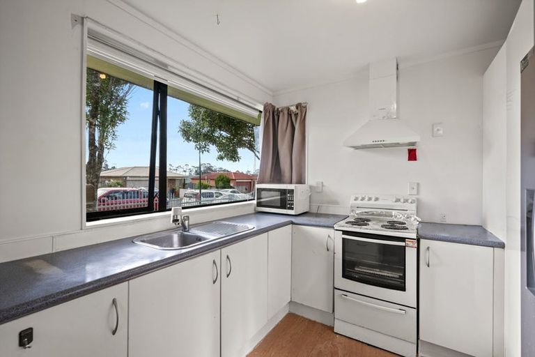 Photo of property in 29 Woodbank Drive, Glen Eden, Auckland, 0602