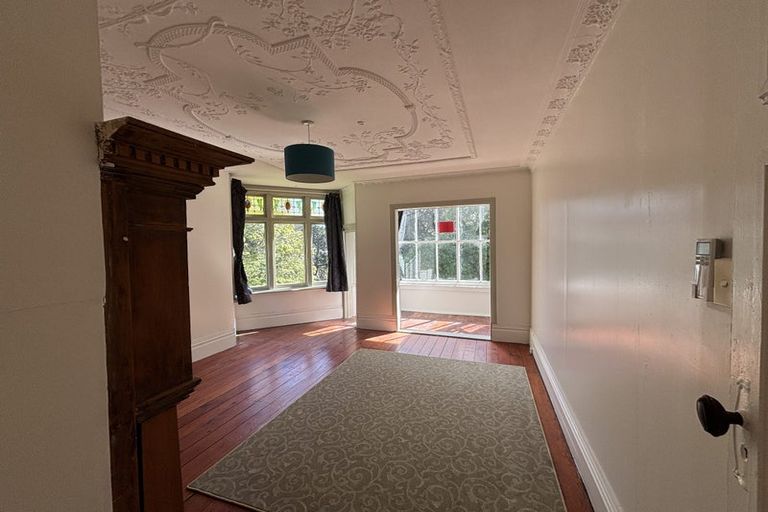 Photo of property in 21 Grass Street, Roseneath, Wellington, 6011