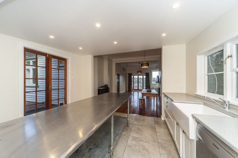 Photo of property in 196 Townsend Road, Miramar, Wellington, 6022