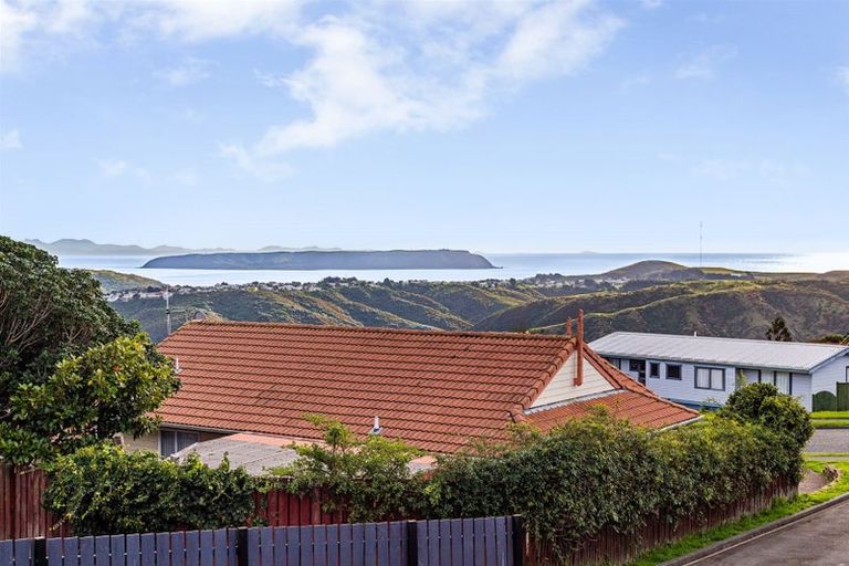 Photo of property in 2/5 Coventry Close, Ascot Park, Porirua, 5024