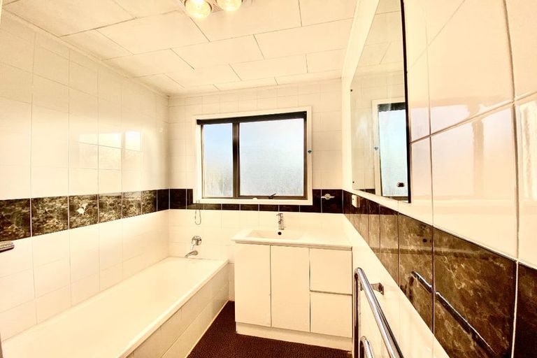 Photo of property in 15 Mon Desir Place, Manurewa, Auckland, 2102