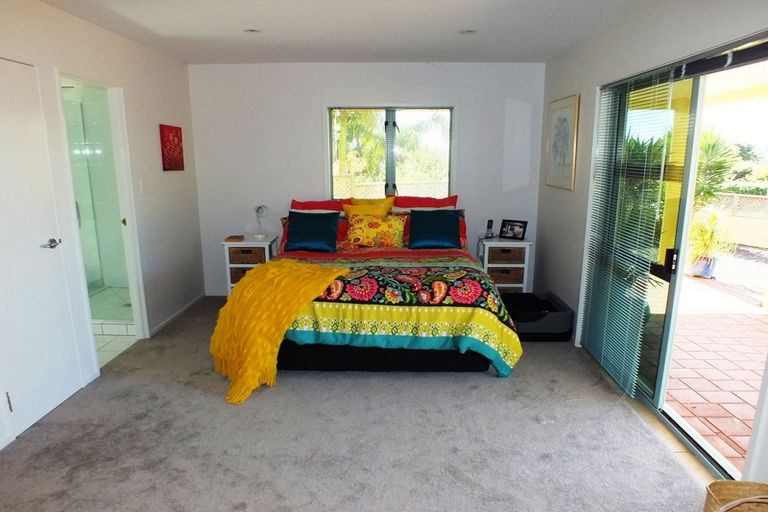 Photo of property in 355 Gulf Harbour Drive, Gulf Harbour, Whangaparaoa, 0930