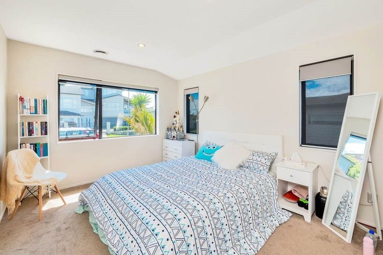 Photo of property in 14 Platinum Rise, Ranui, Auckland, 0612