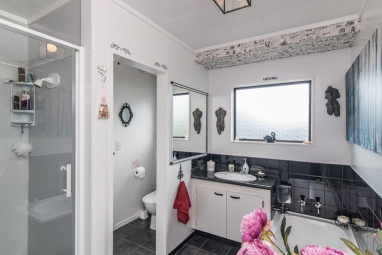 Photo of property in 15a Margaret Road, Raumati Beach, Paraparaumu, 5032