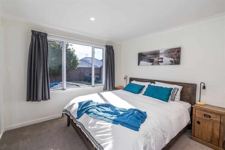 Photo of property in 310a Lake Terrace Road, Shirley, Christchurch, 8061