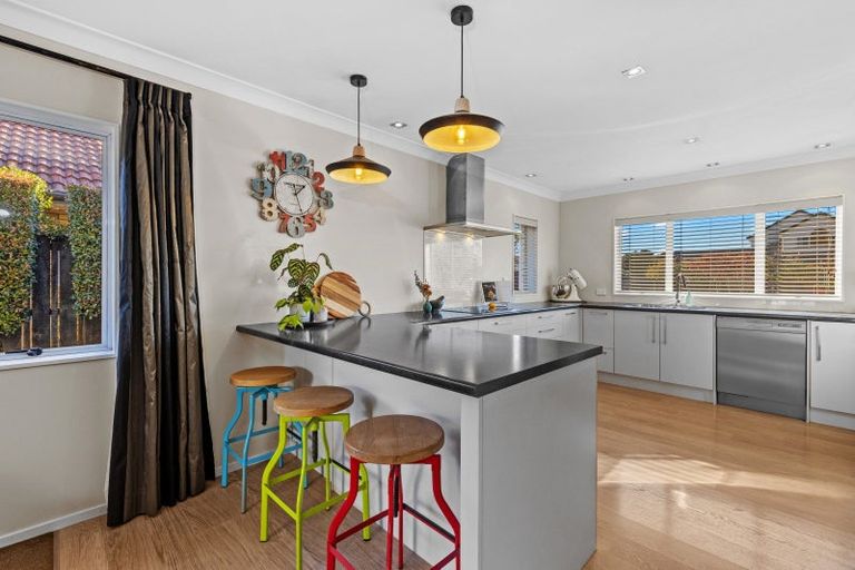 Photo of property in 16 Chippewa Place, Conifer Grove, Takanini, 2112