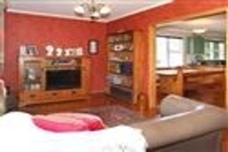 Photo of property in 122 Redwood Avenue, Tawa, Wellington, 5028