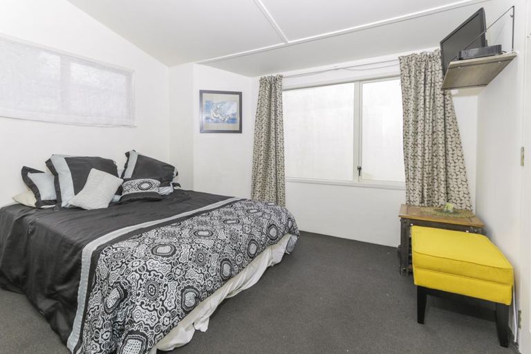 Photo of property in 21 Denarius Lane, Glendene, Auckland, 0602