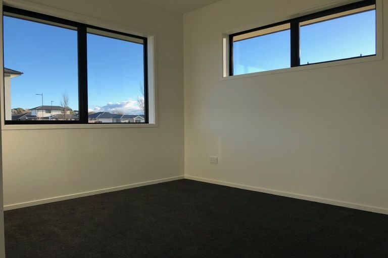 Photo of property in 1 Robalan Close, Halswell, Christchurch, 8025