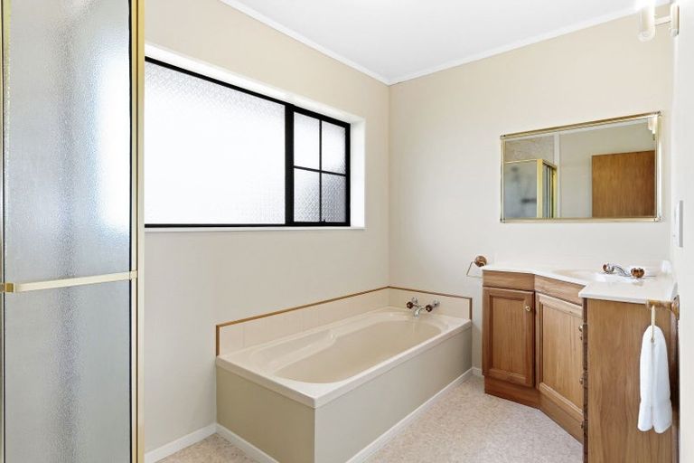 Photo of property in 116 Winara Avenue, Waikanae, 5036