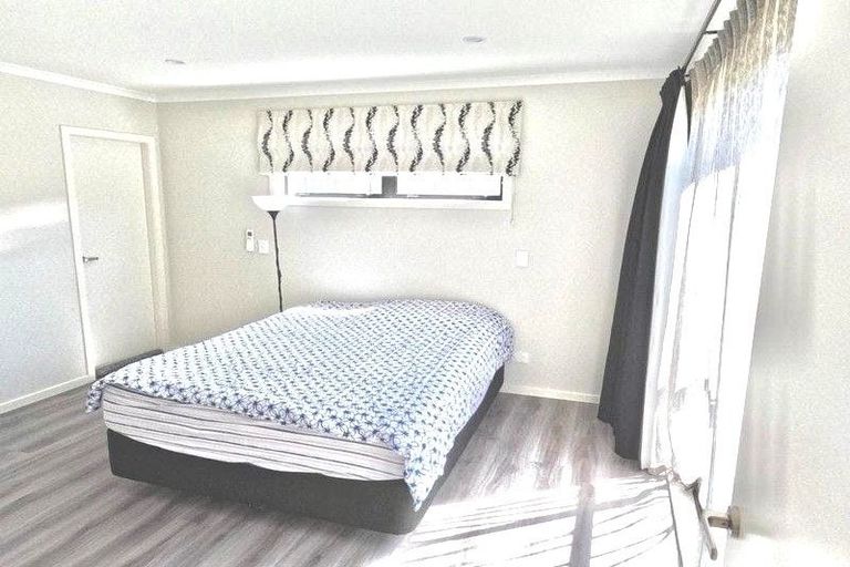 Photo of property in 14 Torea Place, Kenepuru, Porirua, 5022