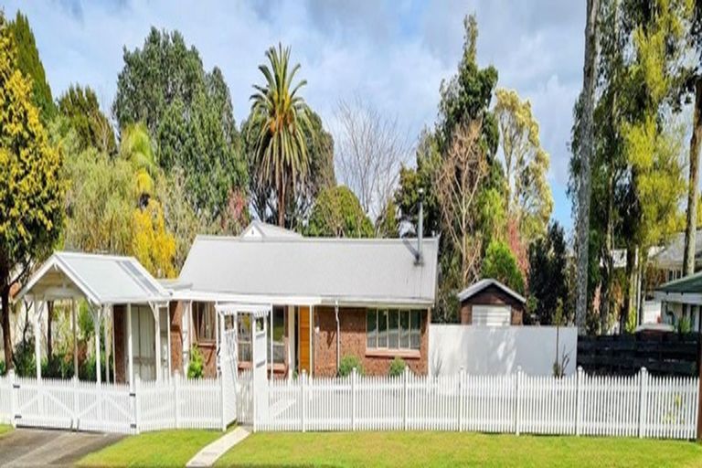 Photo of property in 32 Scenic Drive, Hillpark, Auckland, 2102