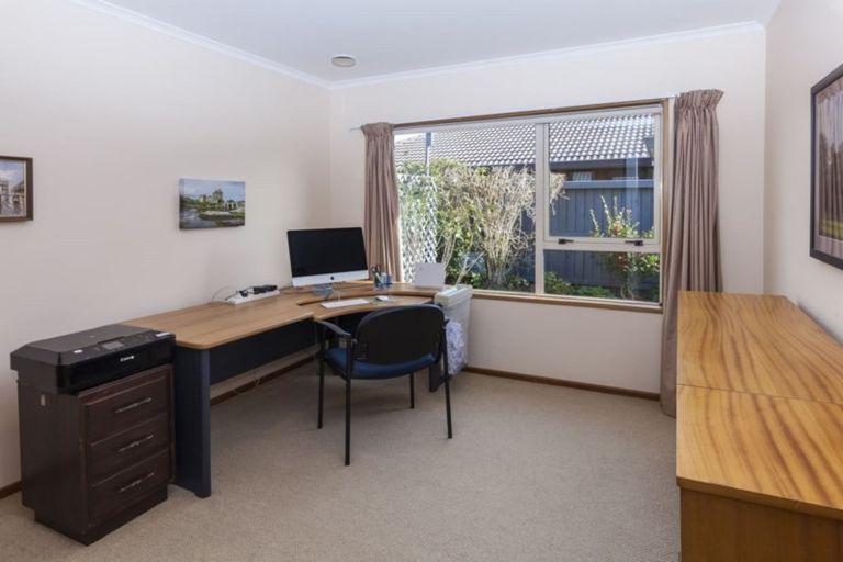 Photo of property in 27 Regency Crescent, Redwood, Christchurch, 8051