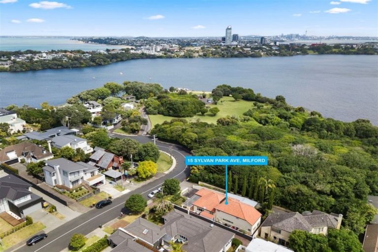 Photo of property in 1/15 Sylvan Park Avenue, Milford, Auckland, 0620