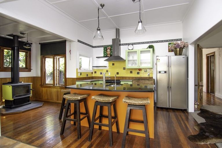 Photo of property in 320 Featherston Street, Palmerston North, 4410