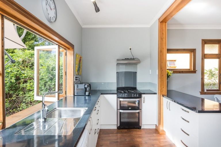 Photo of property in 15 Kingswood Street, Takaro, Palmerston North, 4412