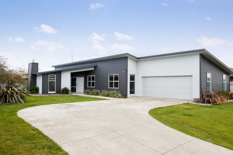 Photo of property in 28 Branigan Parade, Kelvin Grove, Palmerston North, 4414