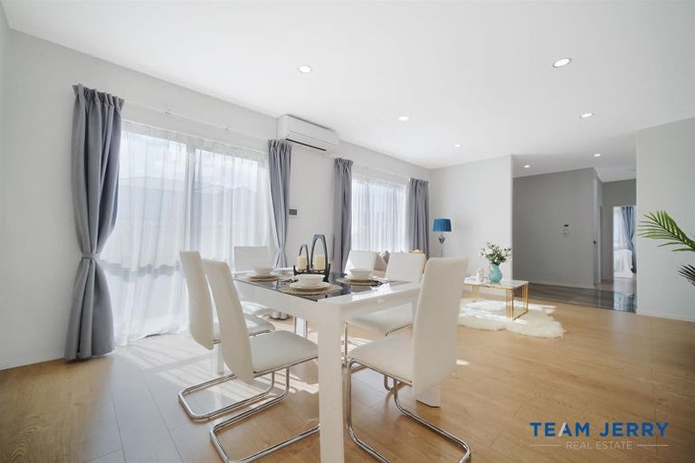 Photo of property in 76 Donegal Park Drive, Flat Bush, Auckland, 2019
