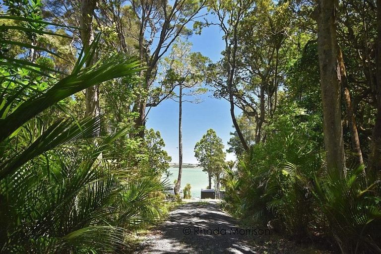 Photo of property in 435 Heatley Road, Whakapirau, 0583