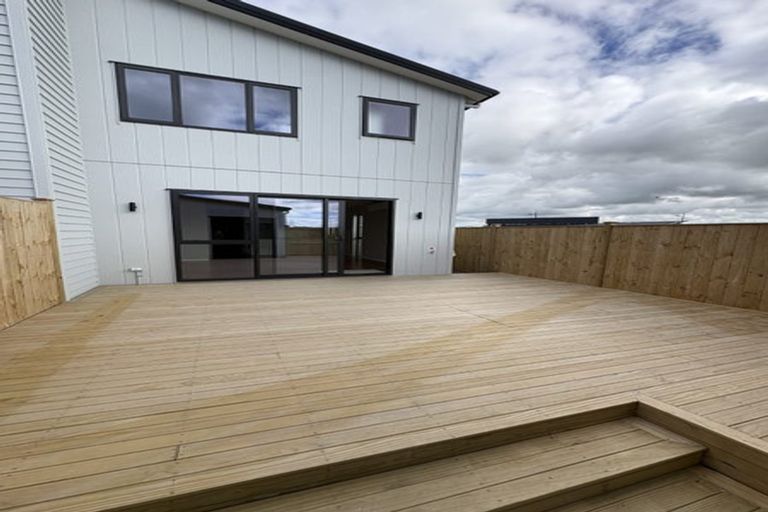 Photo of property in 9 Kapeta Lane, Karaka, 2113