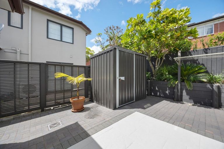 Photo of property in 8b Lupetti Rise, West Harbour, Auckland, 0618