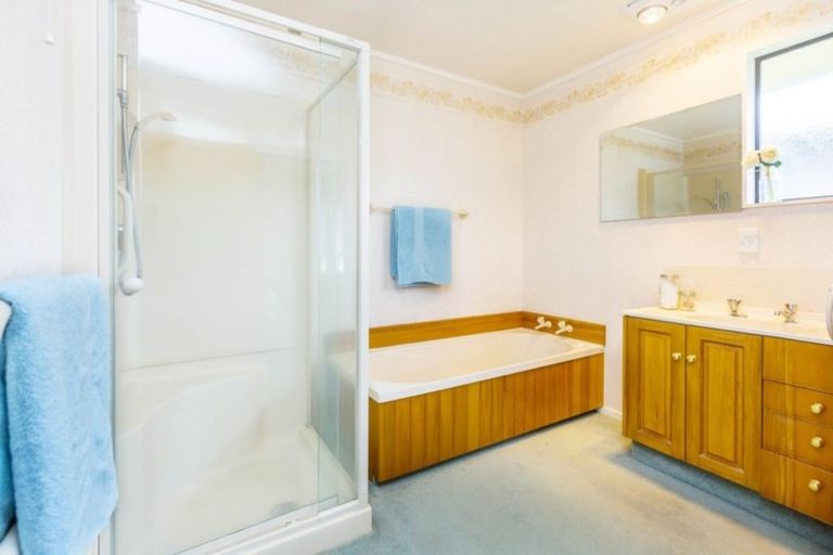 Photo of property in 2/8 Hay Street, Ebdentown, Upper Hutt, 5018