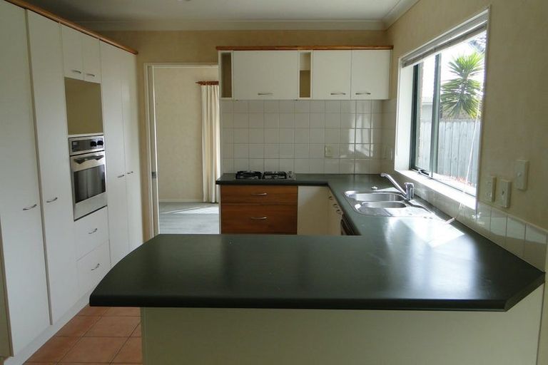Photo of property in 8 Attymon Lane, East Tamaki, Auckland, 2016